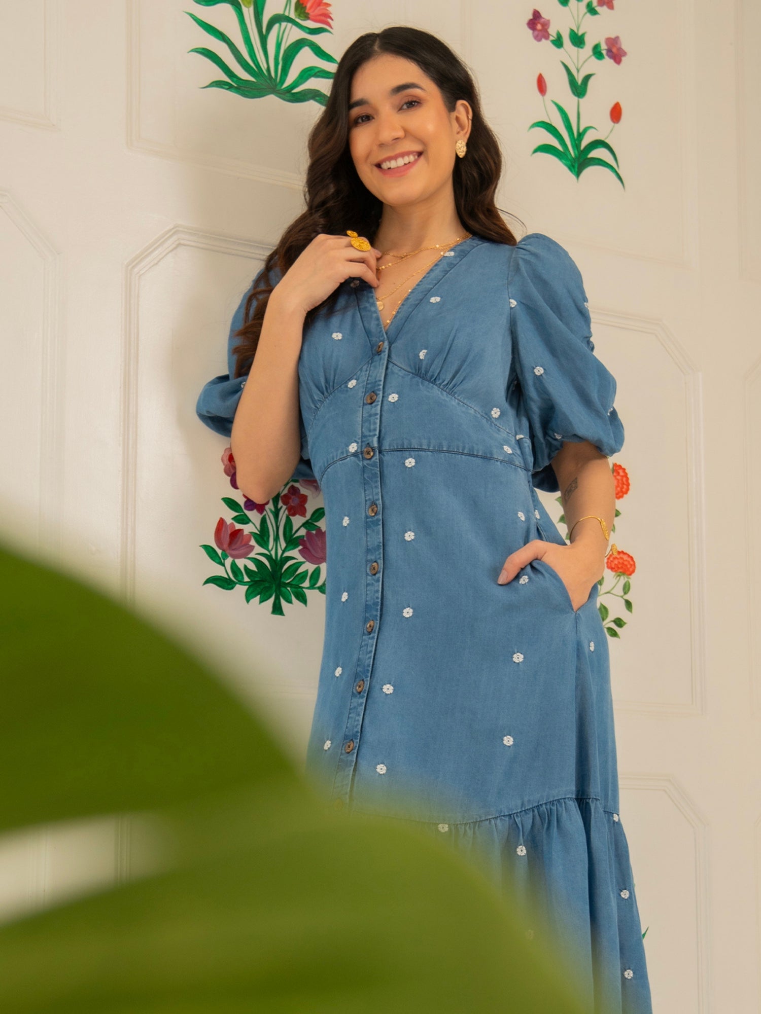Mila Denim Tencel Daisy Embroidered Midi Dress XS Mila Denim Tencel Daisy Embroidered Midi Dress XS